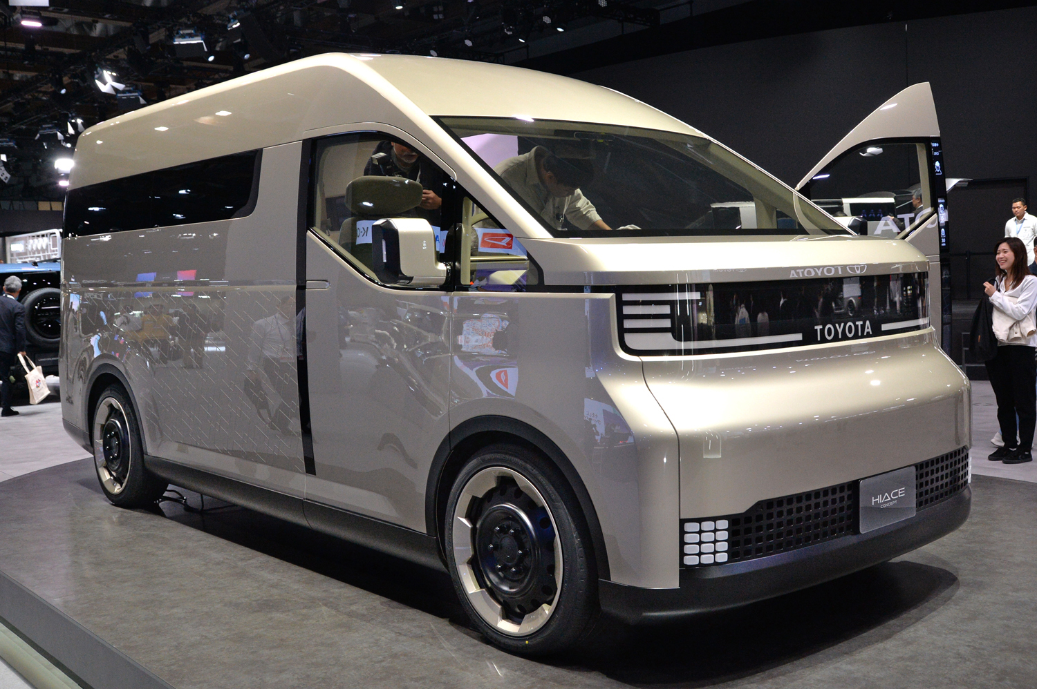 トヨタ・ハイエースコンセプトのフロントスタイリング