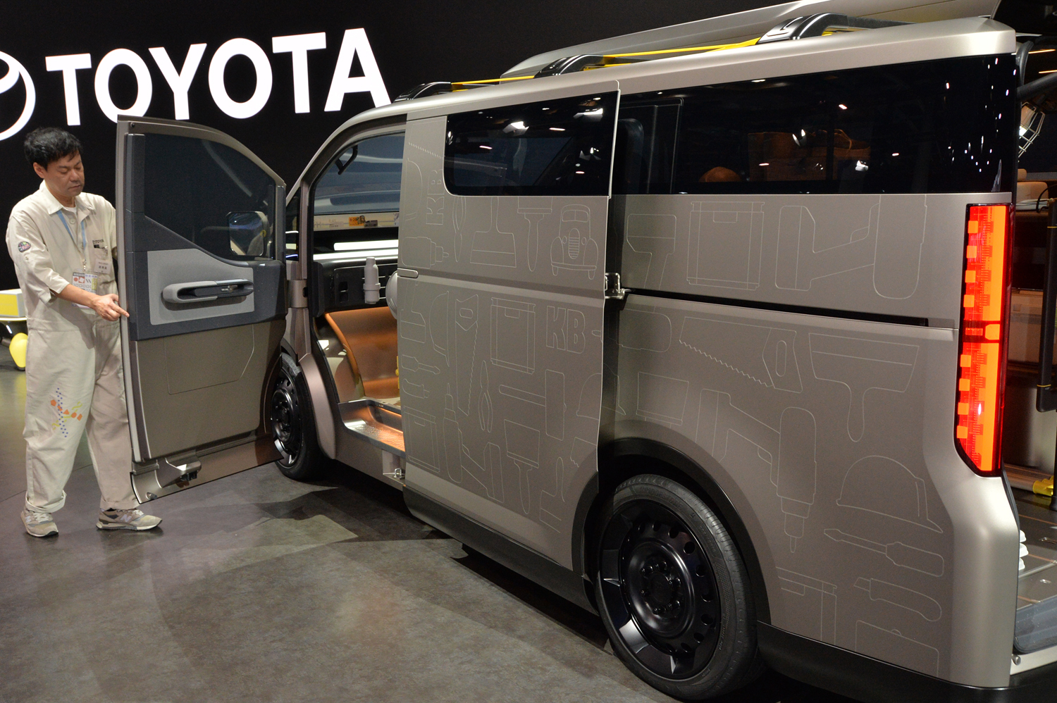 トヨタ・ハイエースコンセプトのドア開閉 〜 画像23