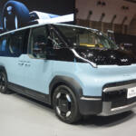 韓国からの第2の刺客「KIA」は商用車で日本上陸! マルチに使えて先進技術も詰め込んだ着せ替えバン「PV5」には期待しかない【ジャパンモビリティショー2025】