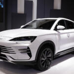 じつはEVよりもハイブリッドが本命かも!?　独自PHEVシステム「DM-i」を搭載したSUV「BYDシーライオン６」は日本メーカーにとって脅威でしかない【ジャパンモビリティショー2025】