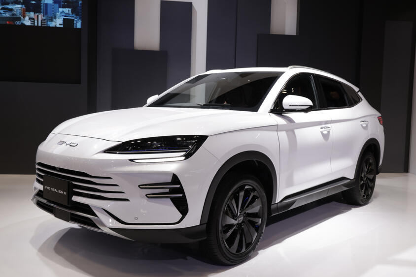 じつはEVよりもハイブリッドが本命かも!? 独自PHEVシステム「DM-i」を搭載したSUV「BYDシーライオン6」は日本メーカーにとって脅威でしかない【ジャパンモビリティショー2025】