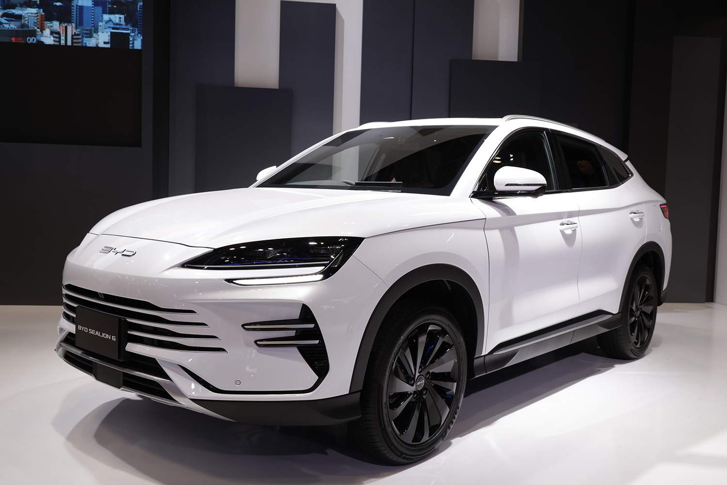 BYDがPHEVモデル「シーライオン6 DM-i」を日本初公開