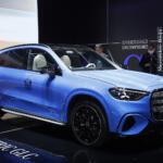 【画像】新型メルセデス・ベンツGLCの見どころは話題の発光グリルだけじゃない！　インパネ幅いっぱいの39.1インチMBUXスーパースクリーンがデカすぎだった【ジャパンモビリティショー2025】 〜 画像3