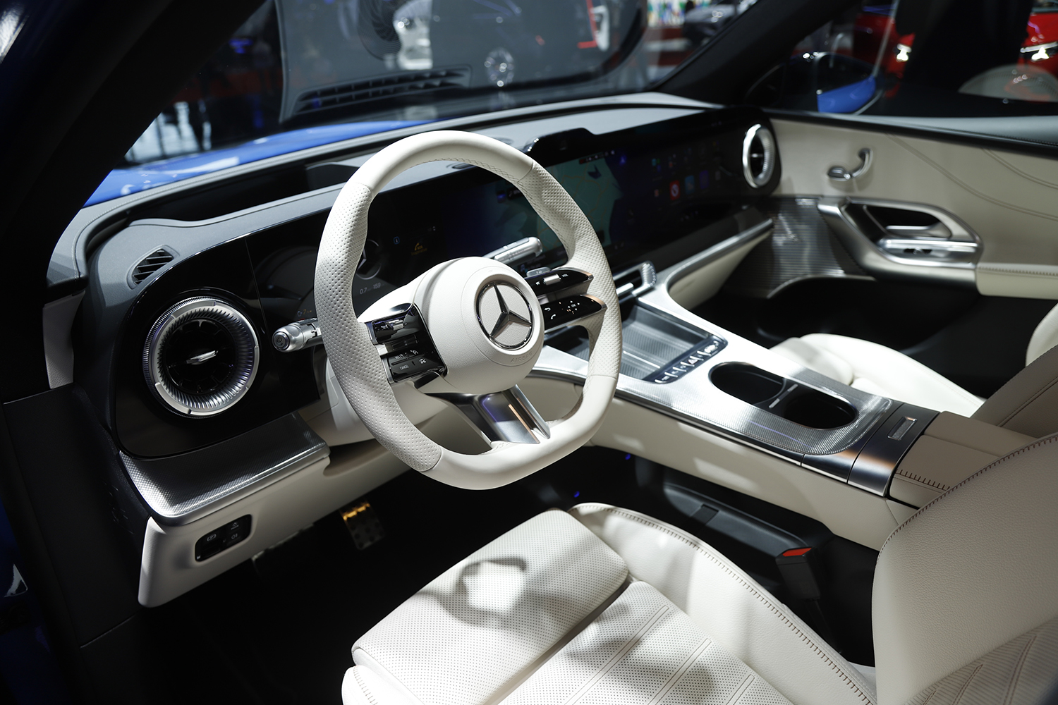 メルセデス・ベンツが新型GLCを日本初披露 〜 画像10