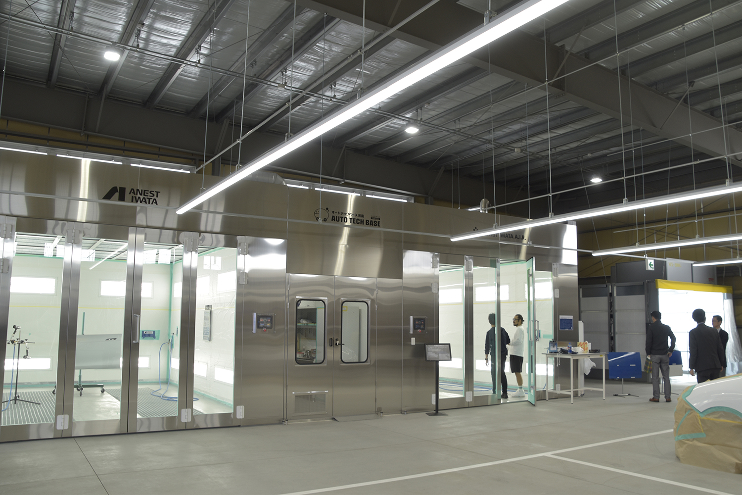 塗装機器メーカー・アネスト岩田が「オートテックベース湘南」をオープン