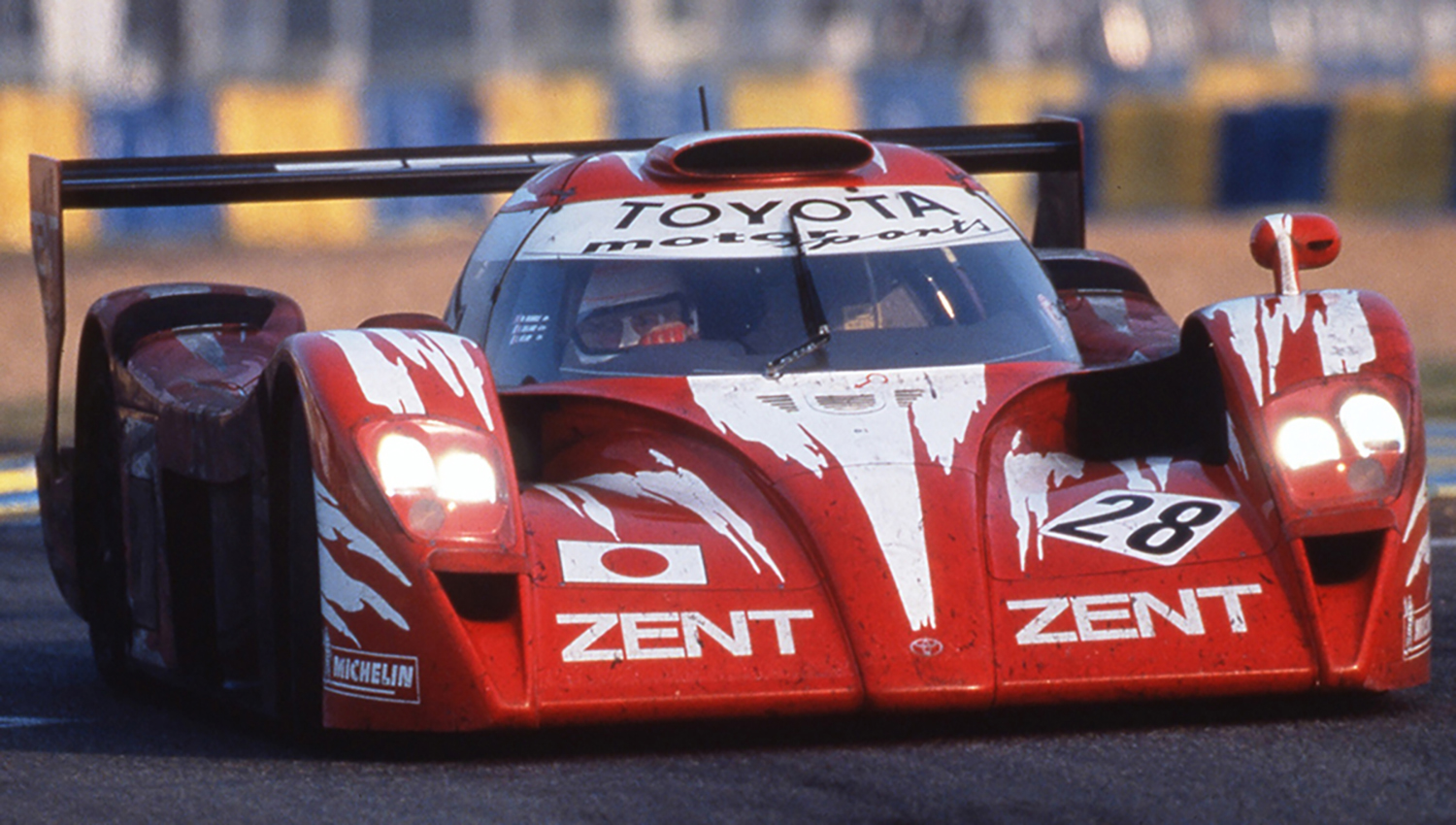 走行するトヨタTS020 〜 画像4