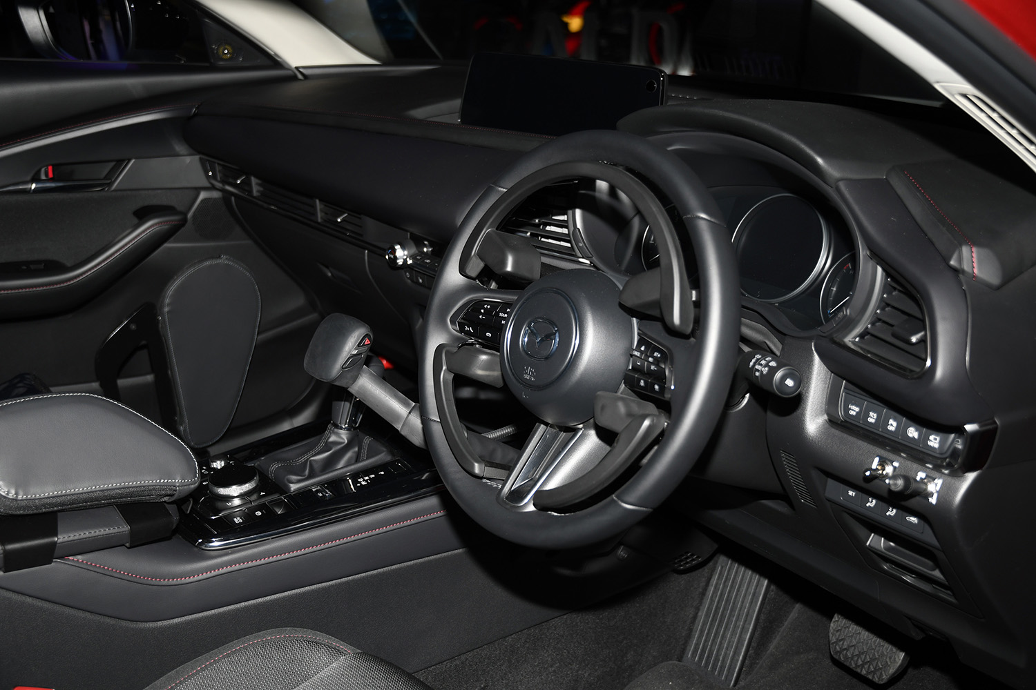 手動運転装置付きのCX-30 SeDV 〜 画像1