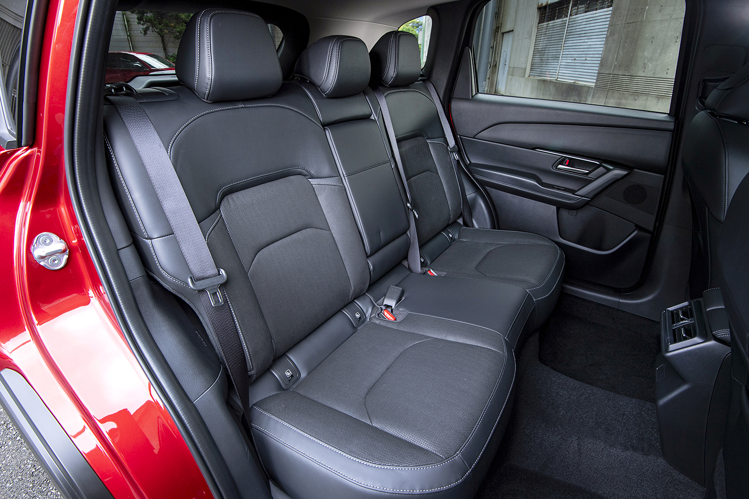 新型マツダCX-5のリヤシート 〜 画像23