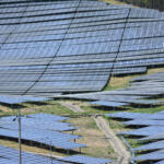 【画像】「山が光って前が見えない!!」と思ったらメガソーラー！　運転に危険を及ぼす「光害」ってアリなの？ 〜 画像1