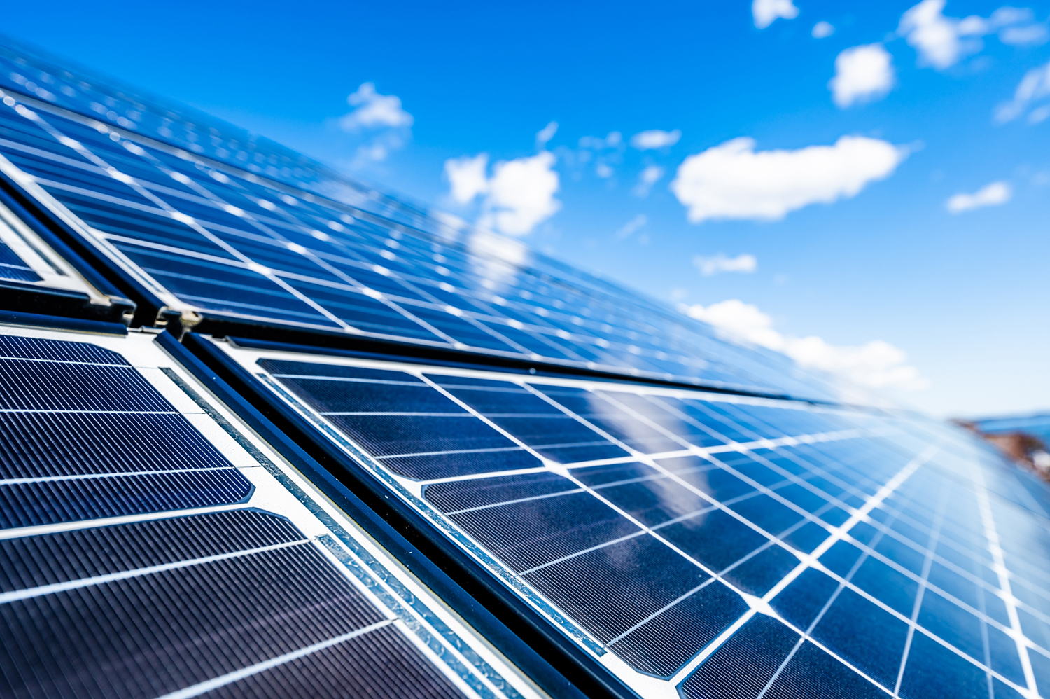 交通に危険をもたらすソーラーパネルの設置は違反か