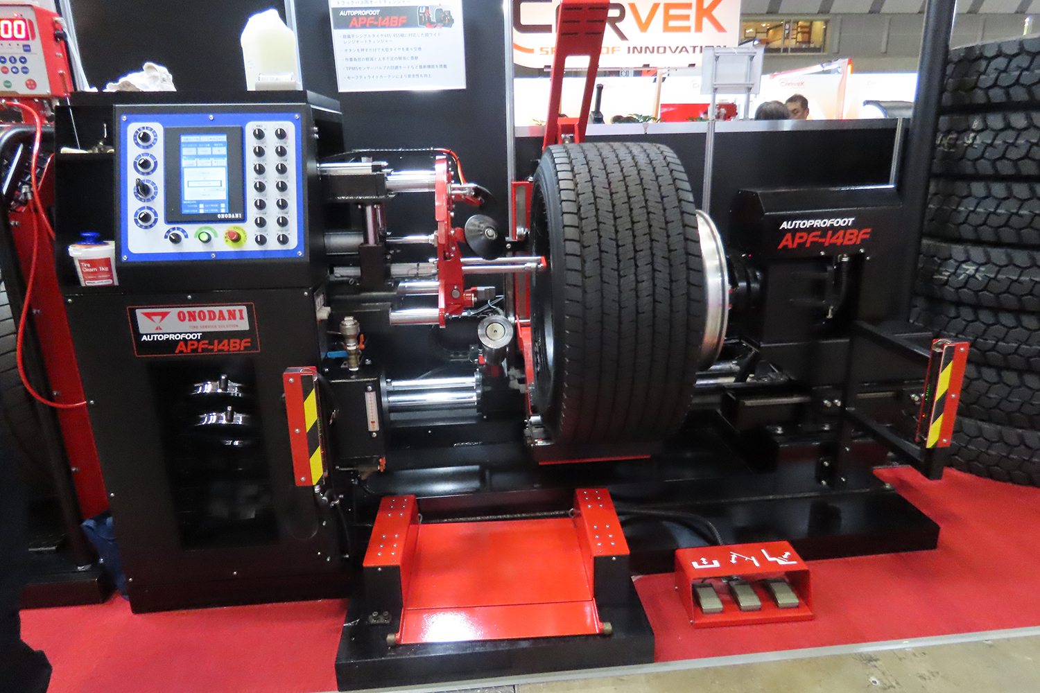 トラック用タイヤも簡単に組み替えられる最新のタイヤチェンジャー事情 〜 画像4