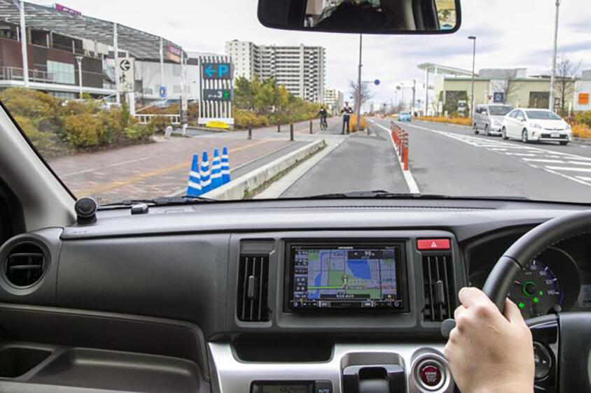 「目的地周辺です」ってこの先が知りたいのよ！　昔のカーナビが目的地近くで案内を終了していた謎!!