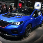 【画像】クルマ好きに刺さるエンジン車とBEVを続々投入の予感！　この先のSUBARUは「アドベンチャー」「パフォーマンス」の２軸でブランドを構築する【ジャパンモビリティショー2025】 〜 画像20