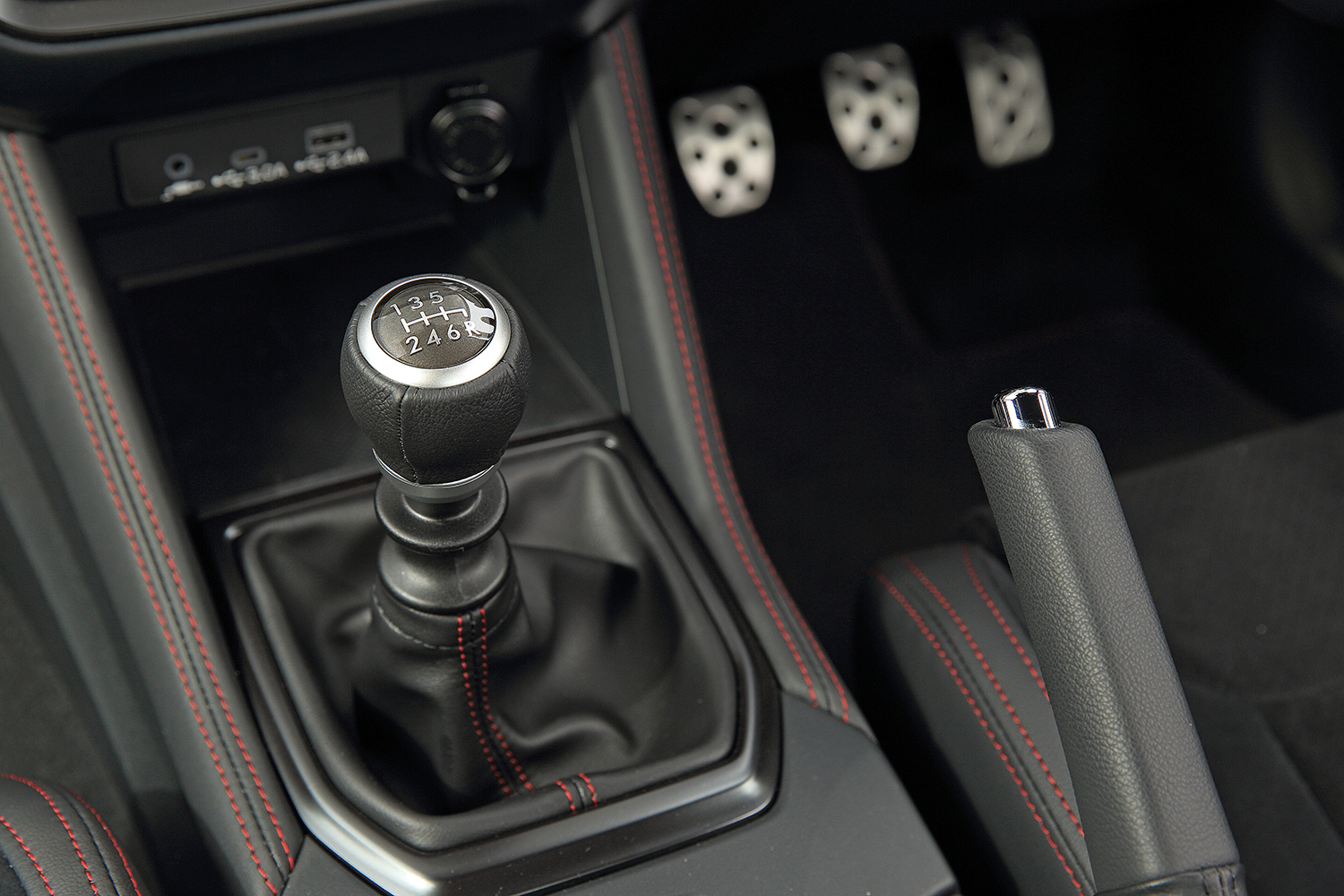 スバルWRX S4 tS Bスペックのシフトノブ