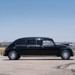 庶民車のビートルを魔改造! リムジン化した通称「ロールスワーゲン」はハリウッドスターも虜にした1台だった