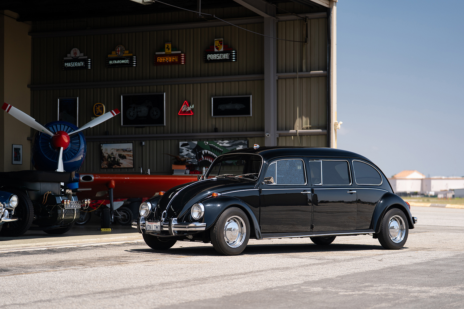 ビートルを全長5mに伸ばしちゃった「ビートル・リムジン」の衝撃