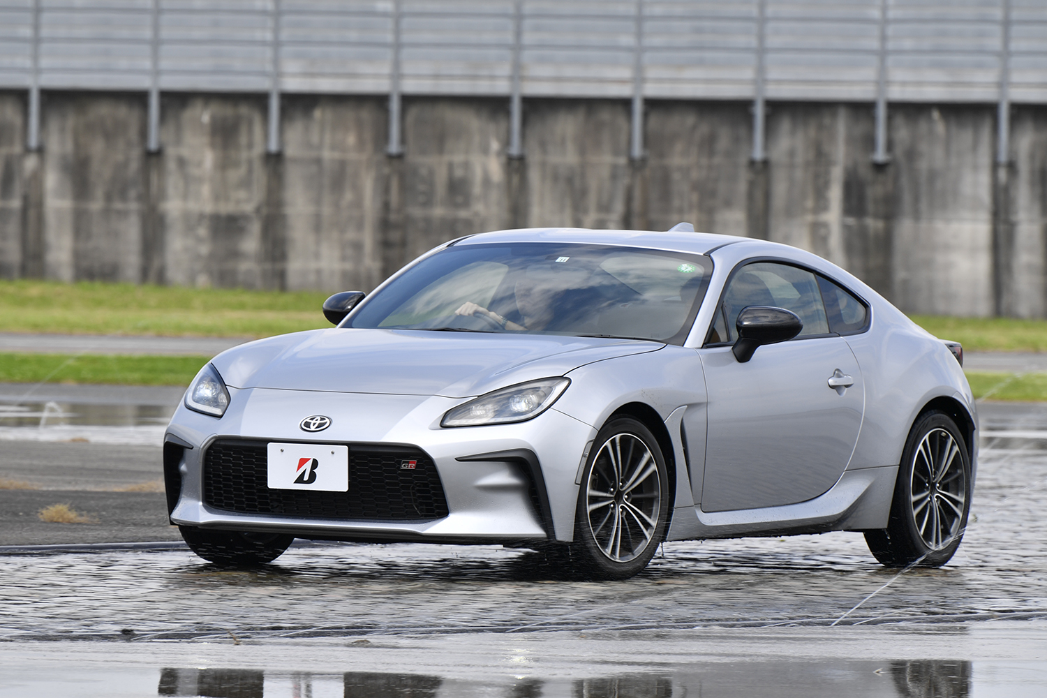 ブリヂストン・ブルーピンググラウンドでのスキッドパッドのテスト