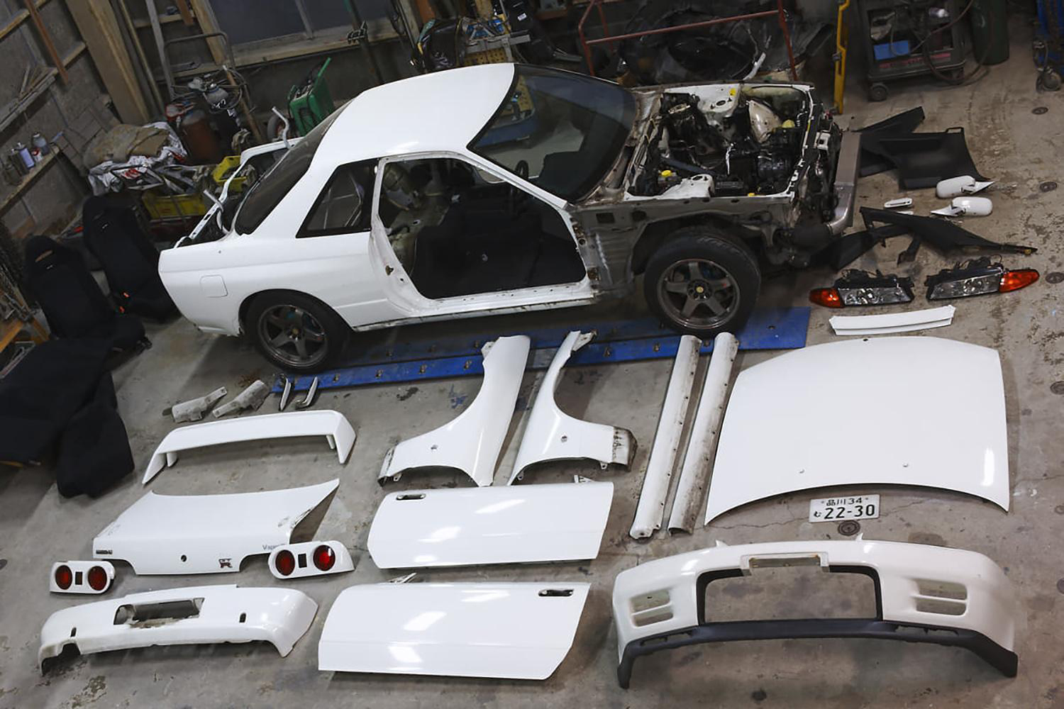 日産スカイラインGT-Rの分解イメージ