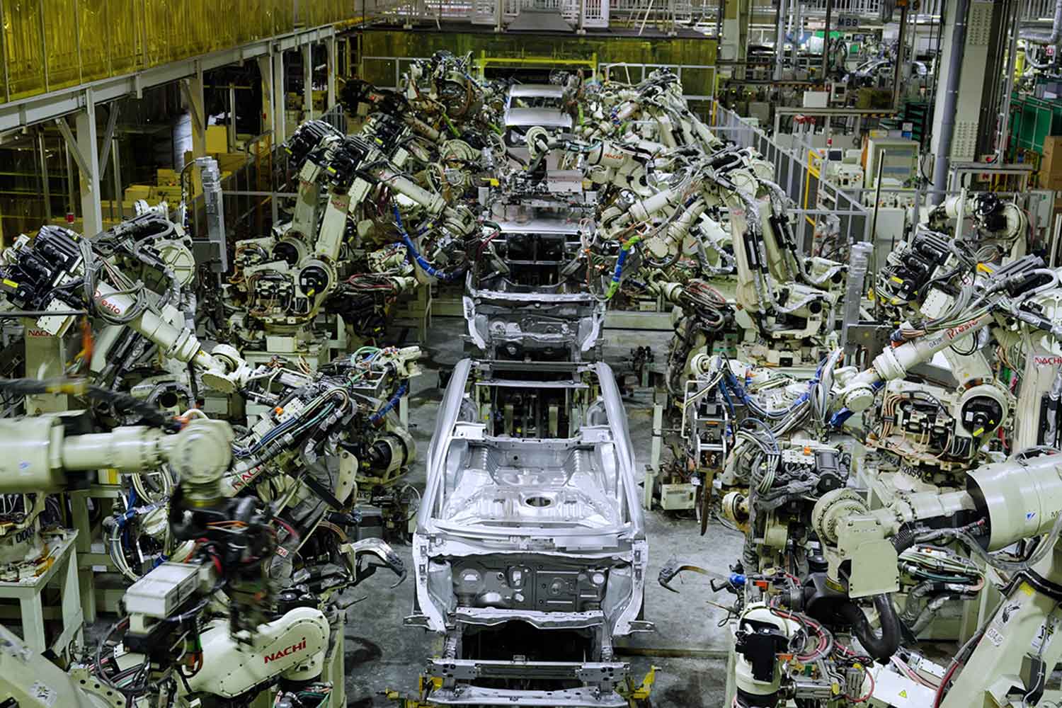 自動車工場の製造ライン
