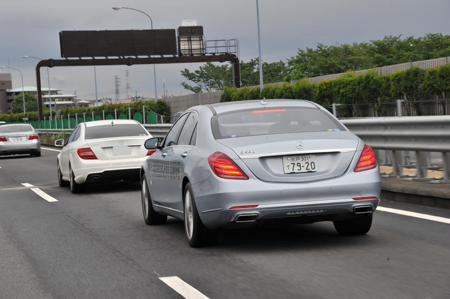 追い越し車線が詰まるイメージ 〜 画像6