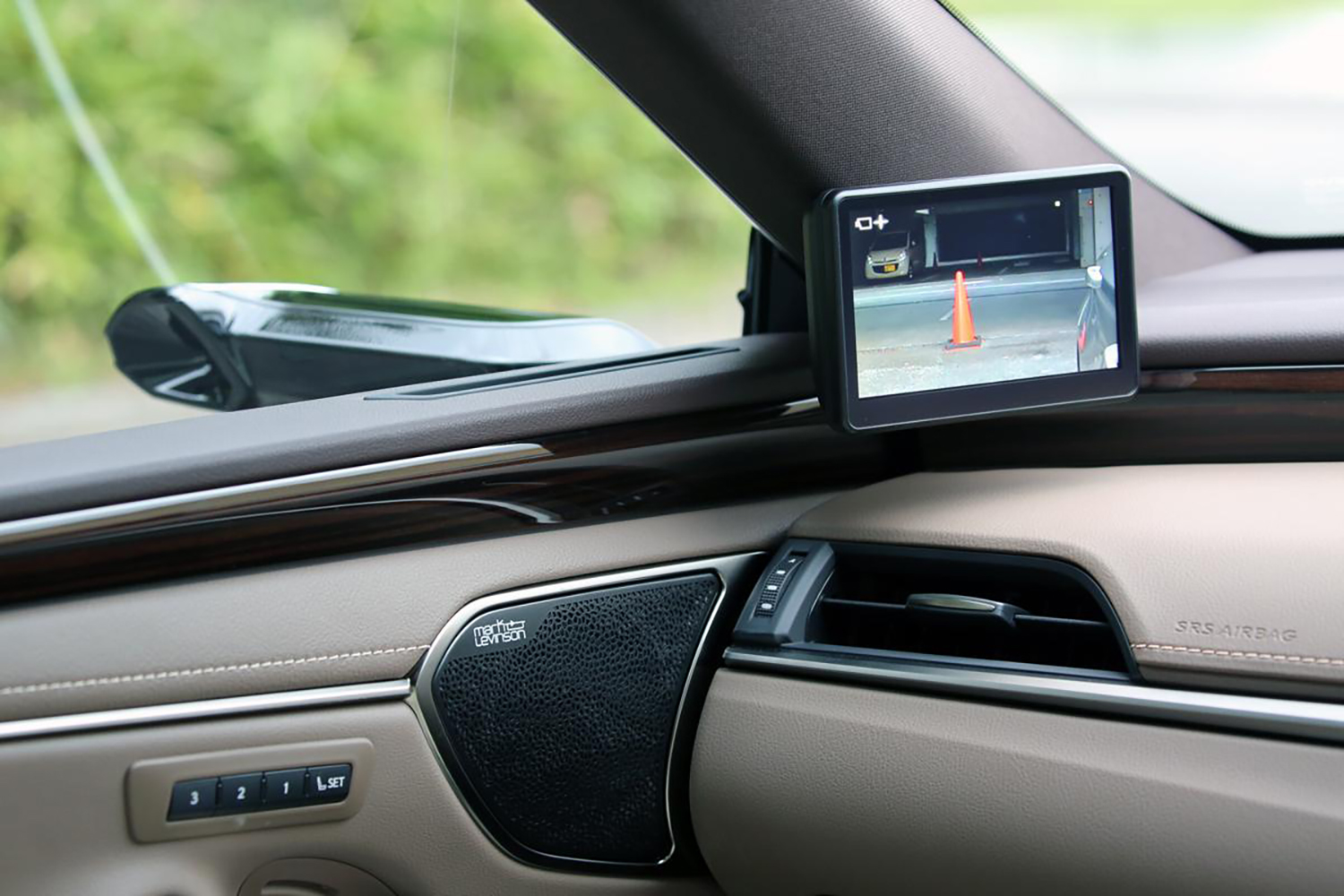 レクサスESのデジタルミラー