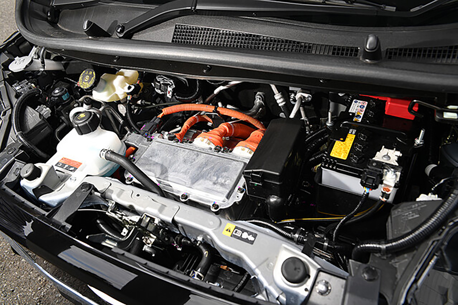 日産サクラのエンジンルーム