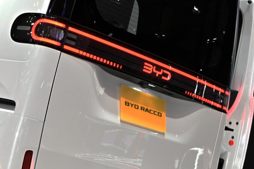 当たり前のように日本メーカーが独占してきた「軽自動車市場」が崩れる！　BYDの「軽EV」お披露目で他業種も巻き込んだ激戦区に!!