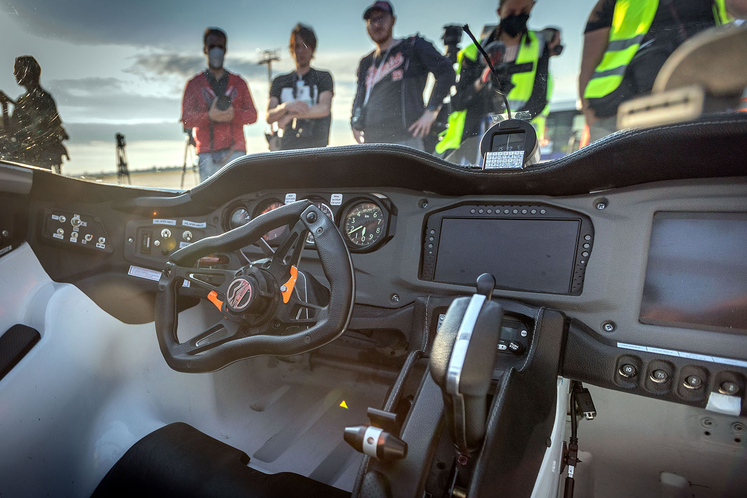 クライン・ビジョン エアロモービルの車内 〜 画像8