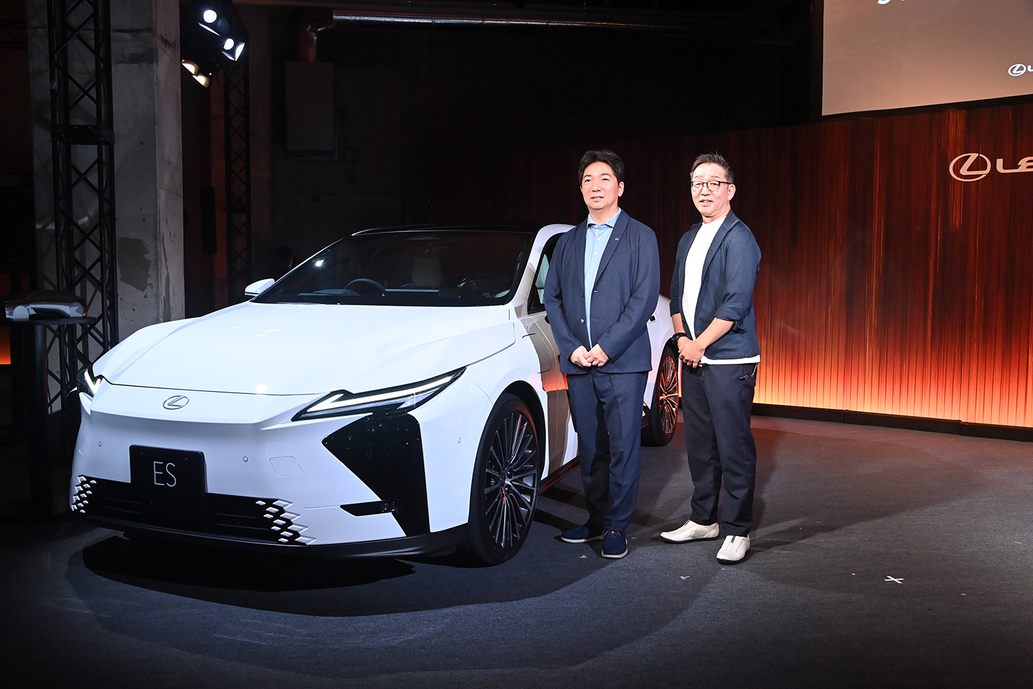 新時代のレクサスを予感させる新型ESと新型RZを国内初お披露目 〜 画像1