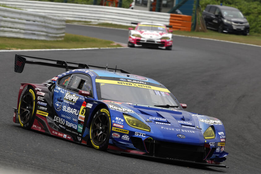 コンビ結成10年目の大ベテランが唯一無二のマシンで魅せる貫禄の走り！　「61号車 R&D SPORT」【SUPER GT 2025 GT300クラス オールチームラインアップ】