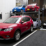 【画像】ここオレの駐車場だけど……なんじゃこのクルマ！　無断駐車を「勝手に動かす」「張り紙で警告」はコッチが悪くなる可能性があった 〜 画像4