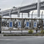 【画像】横浜の「大黒ふ頭」に大量の放置トラックとの噂！　真相を確かめるべく現地に赴くと「ナンバーなし」「トラックの荷台にトラック」と謎の光景が広がっていた 〜 画像1