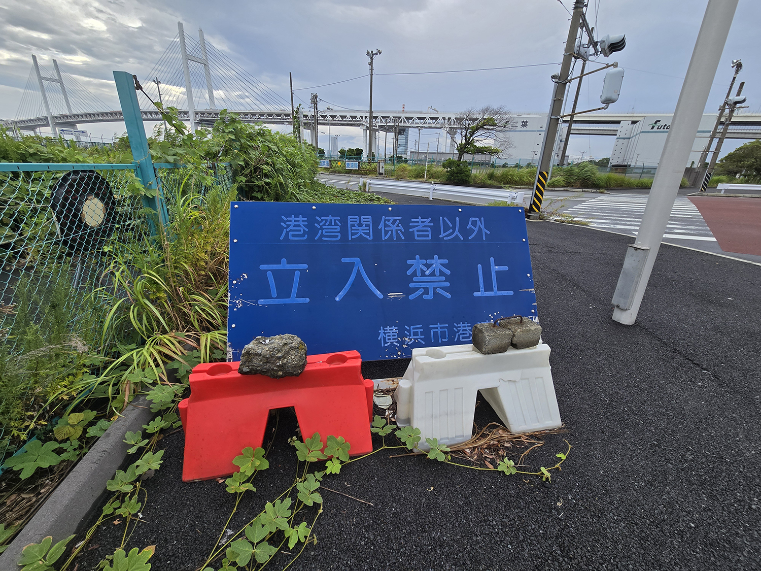 怪しいトラックの正体は「トラックの上にトラックを載せた」衝撃の姿だった 〜 画像3