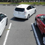 【画像】「駐車場所」次第でクルマの寿命を縮める！　こんなトコロは要注意な駐車の条件 〜 画像1