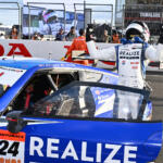 【画像】最終ラップの残り半周で起きた大逆転劇にSUGOが揺れた！　24号車リアライズコーポレーション ADVAN Zがチームにおいて９年ぶりの優勝を飾る 〜 画像6