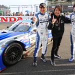 【画像】最終ラップの残り半周で起きた大逆転劇にSUGOが揺れた！　24号車リアライズコーポレーション ADVAN Zがチームにおいて９年ぶりの優勝を飾る 〜 画像1