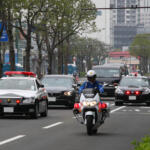 【画像】信号機の横にある「警察マークの箱」って何が入ってる？　要人の通行からマラソン大会まで使われる中身とは 〜 画像10