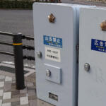 【画像】信号機の横にある「警察マークの箱」って何が入ってる？　要人の通行からマラソン大会まで使われる中身とは 〜 画像1