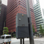 【画像】信号機の横にある「警察マークの箱」って何が入ってる？　要人の通行からマラソン大会まで使われる中身とは 〜 画像2