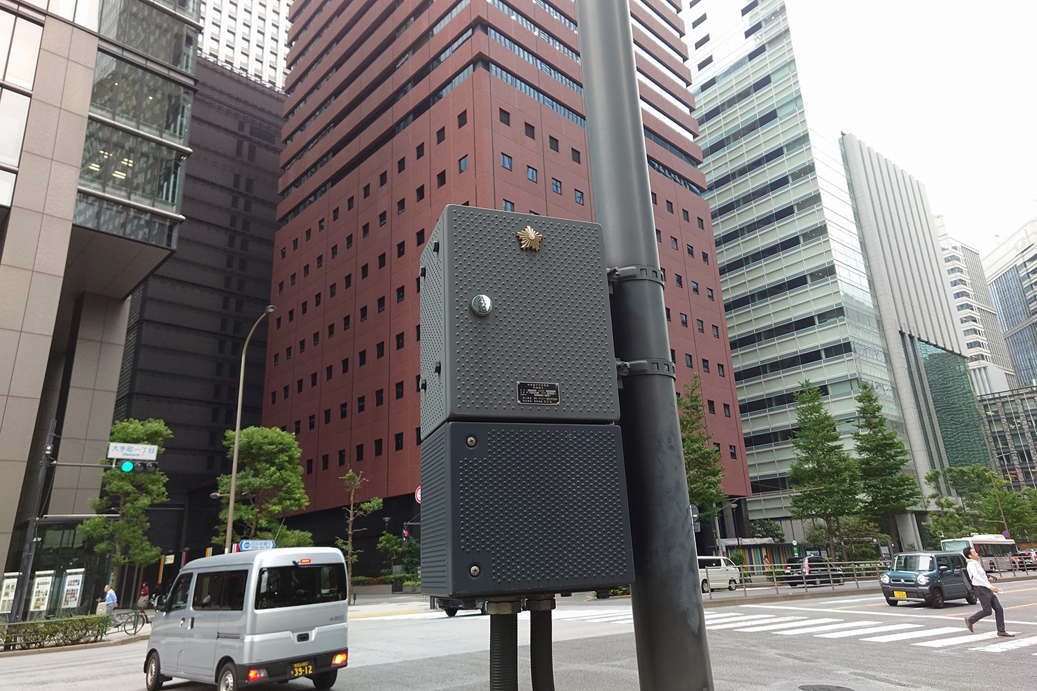 信号機の横に設置された警察マークのついた怪しい箱の正体とは 〜 画像2