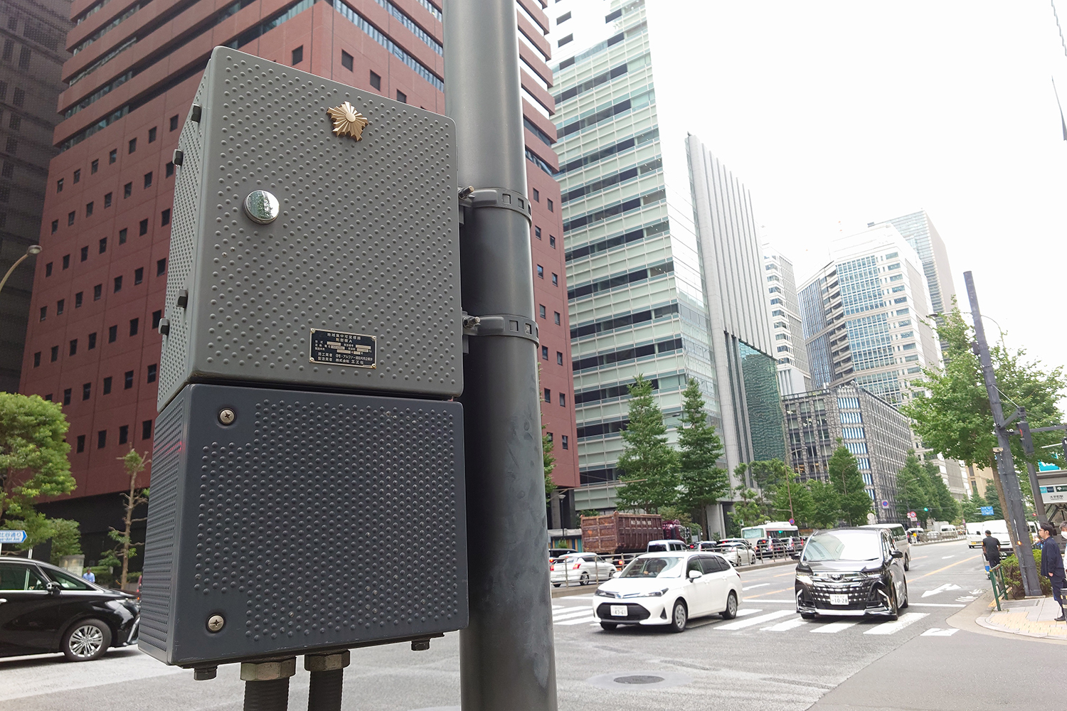 信号機の横に設置された警察マークのついた怪しい箱の正体とは 〜 画像3