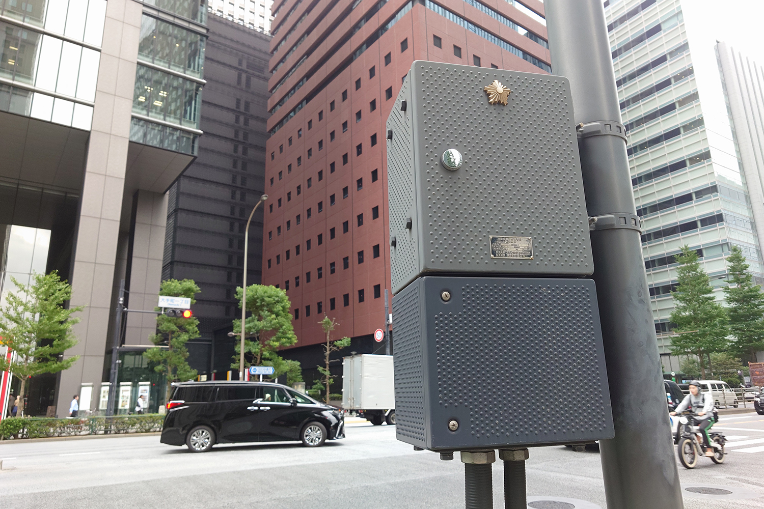 信号機の横に設置された警察マークのついた怪しい箱の正体とは 〜 画像4