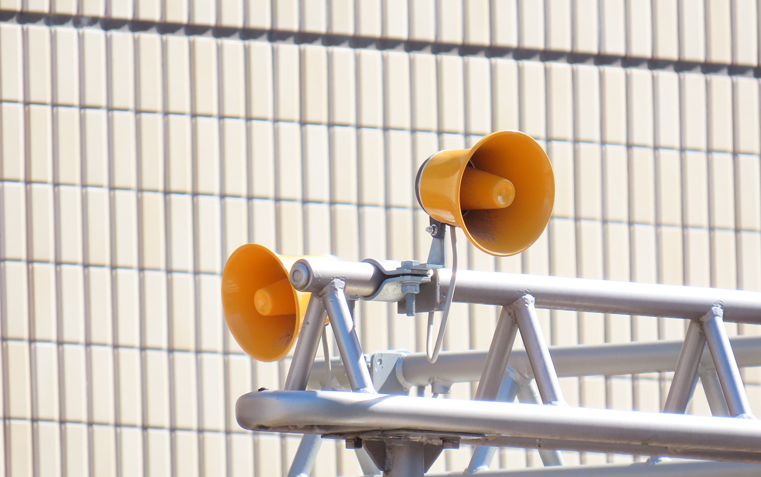 音響信号のスピーカー