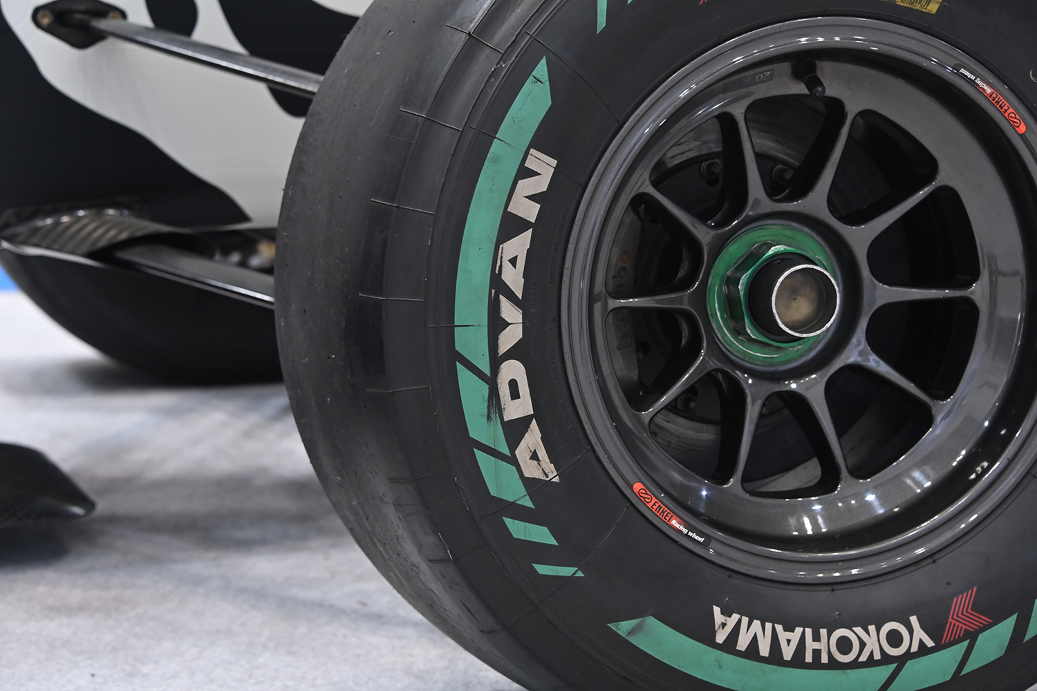 ヨコハマタイヤブースに展示中のサスティナブルタイヤはクルマ好き必見