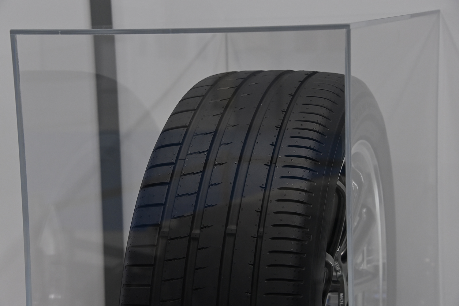 ヨコハマタイヤブースに展示中のサスティナブルタイヤはクルマ好き必見 〜 画像19