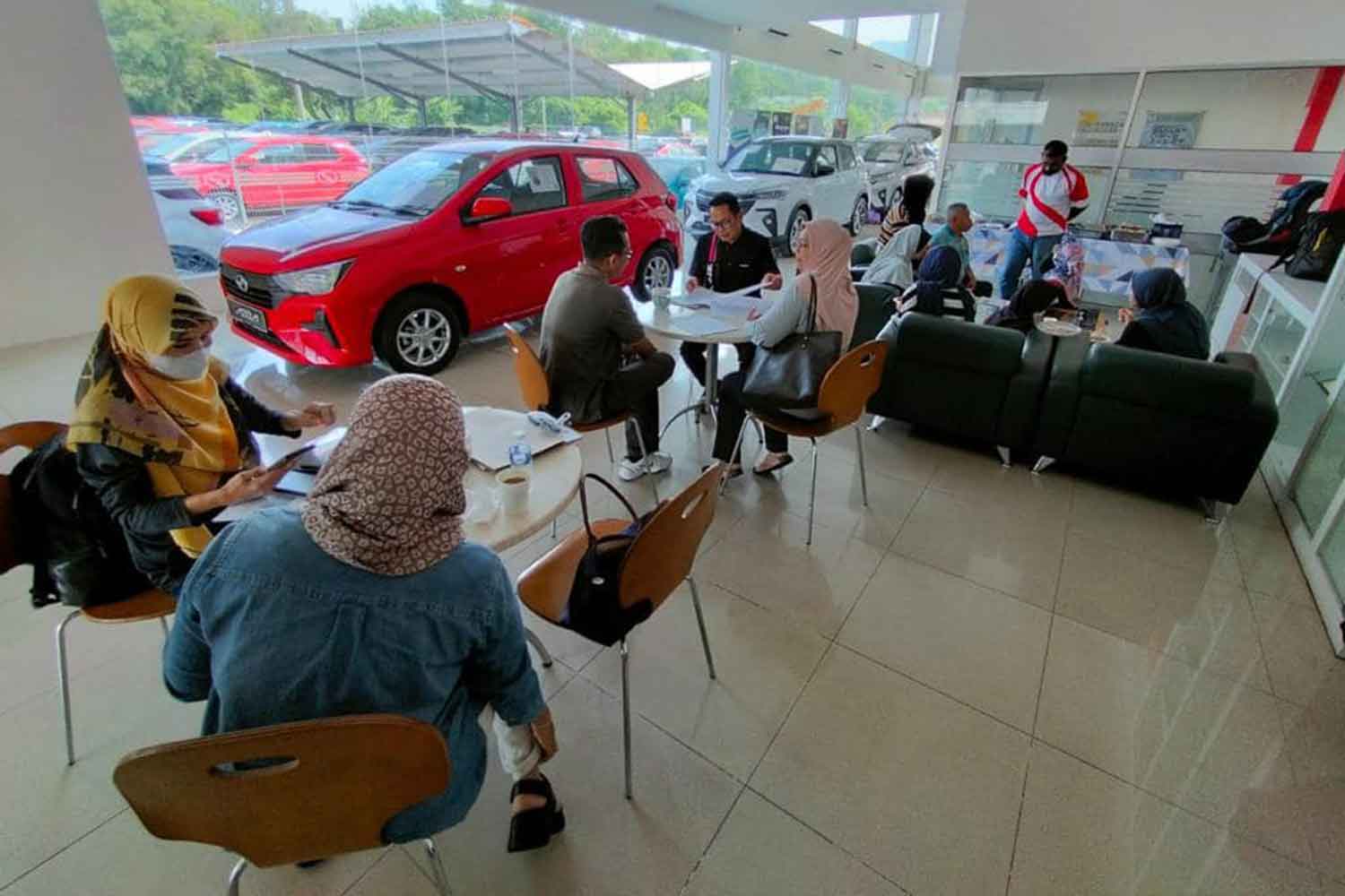 アジア圏のディーラー内のイメージ 〜 画像4