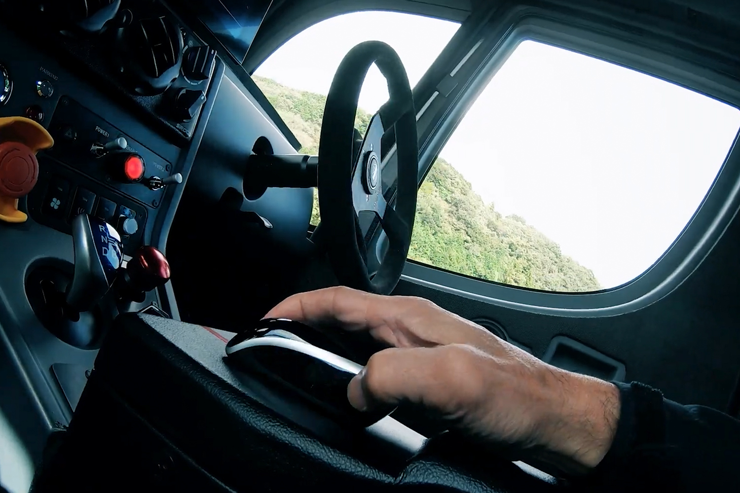 Astemoのインホイールモーター開発用実験車両