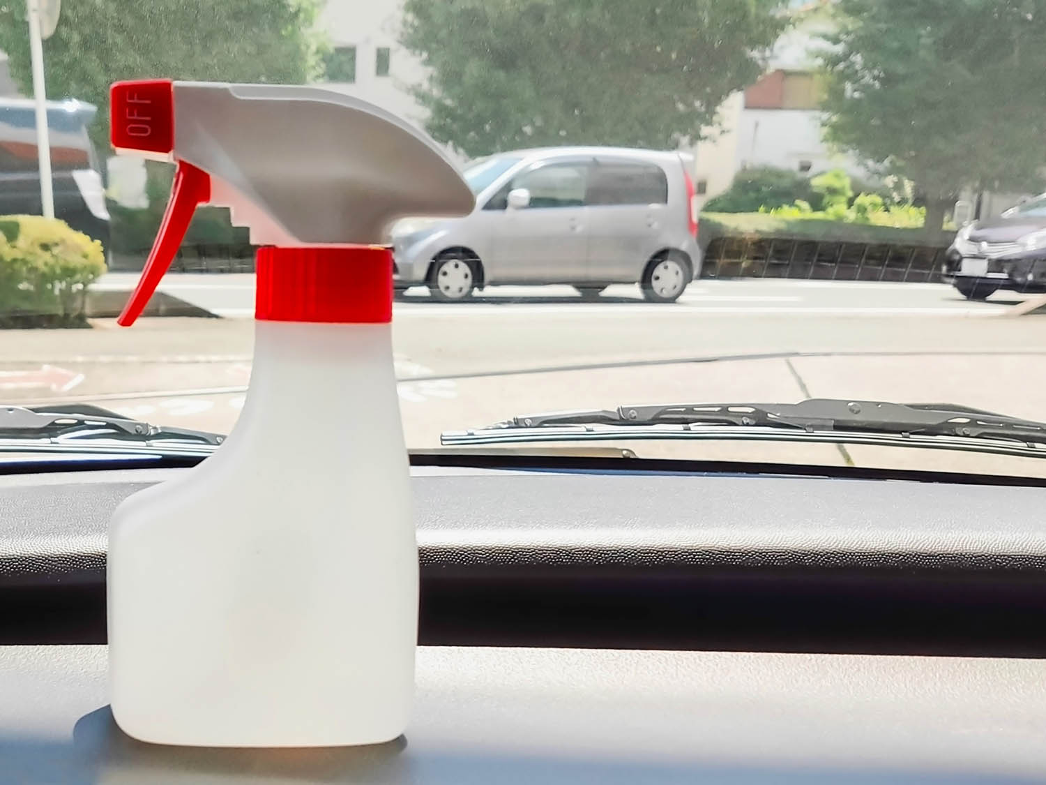 消臭スプレーを使うイメージ