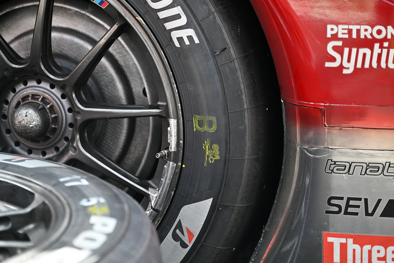 GT500車両に使用するBSのタイヤ 〜 画像6