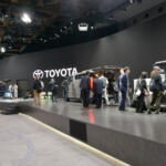 【画像】こんなハイエースやタウンエースがあれば誰でも配送業務に従事できる！　トヨタ＆ダイハツの未来の働くクルマ群の目指すところが激熱だった【ジャパンモビリティショー2025】 〜 画像1